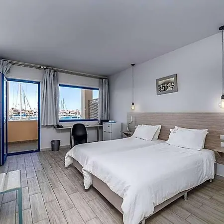 Ianos Bay Hotel